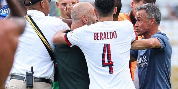 名帅失控！恩里克袭击球员引争议，或禁赛5场，巴黎形象受损