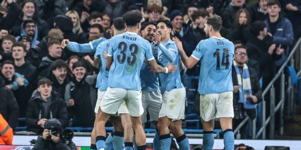 组图：联赛杯曼城顺利晋级 众将开心庆祝