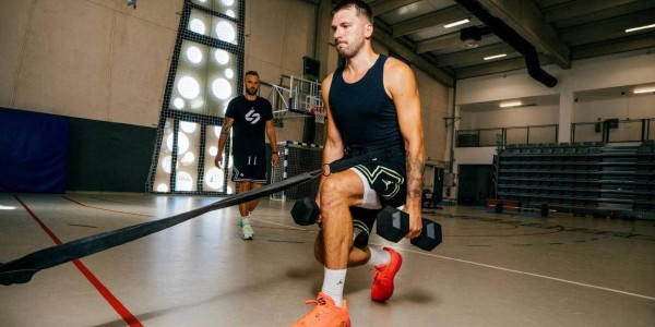 东契奇当选男士健康封面人物 休赛期一天两练+间歇性禁食