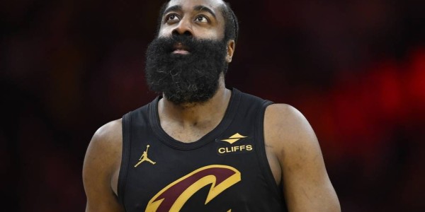 绷不住乐！哈登全场只中1球躺赢 队友三分10中9保命