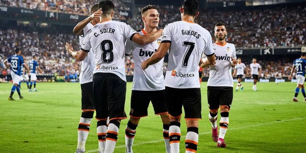 西甲焦点战：巴塞罗那VS巴伦西亚——攻防博弈下的胜负前瞻