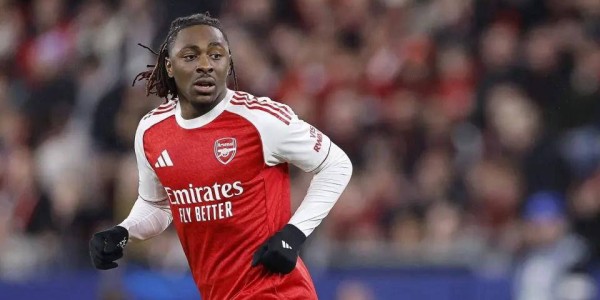 阿森纳凭借埃泽精彩世界波率队2-0取胜，成功淘汰德甲劲旅挺进欧冠八强