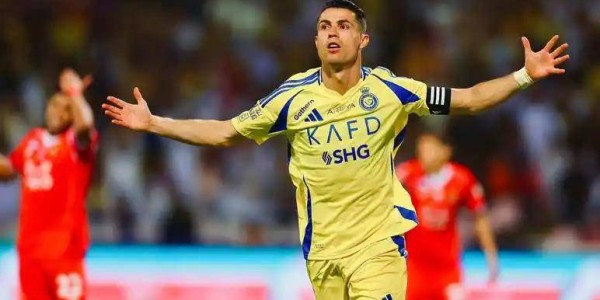 2-1，40岁C罗腾空转体180度庆祝：利剑出鞘，率队逆转法甲劲旅