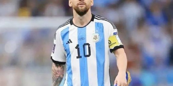 球王梅西再创神迹！书写37次小组赛100%晋级，C罗却三度止步